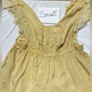 Random small flowed lace dresses 👗